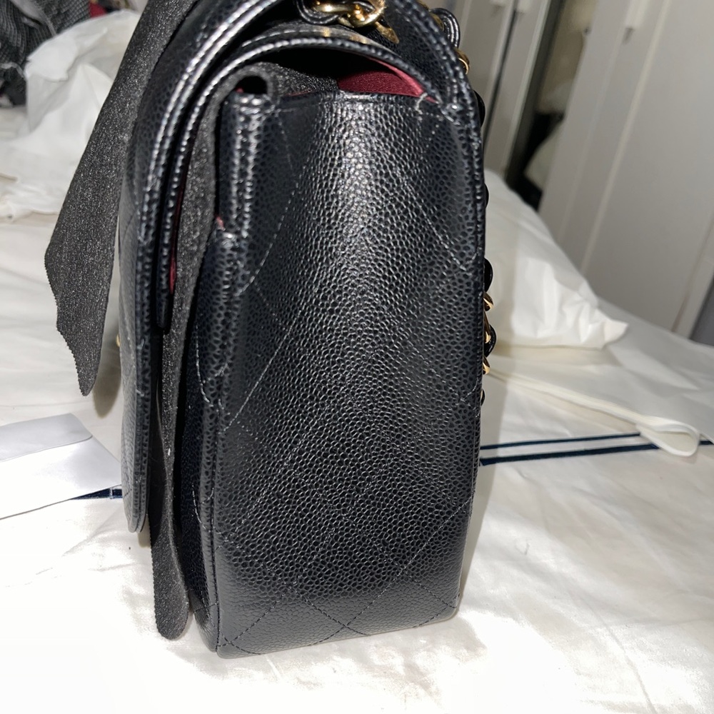 Authentic Chanel Timeless Classic Maxi DoubleFlap Caviar Leather w/Gold hardware - Picture 6 of 14